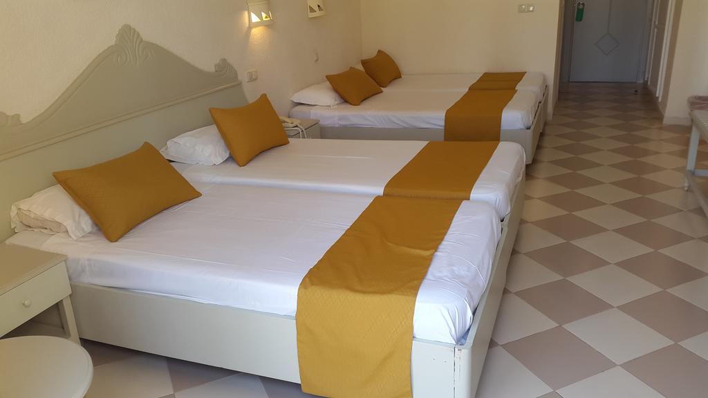 Standard Quadruple Room,399666513:JPEG